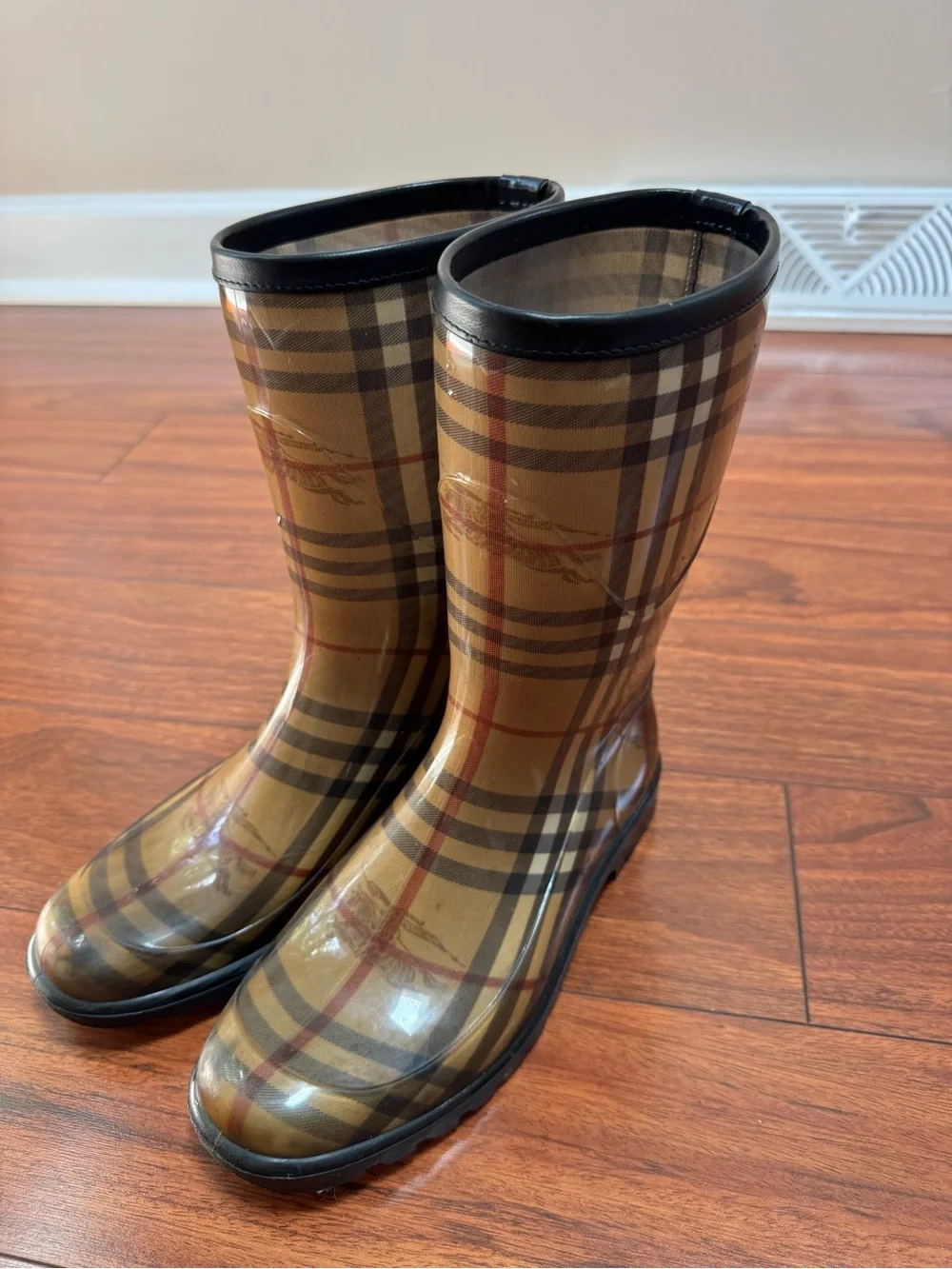 Burberry Women’s Tan & Black Boots Size EU 37 – Leather Designer Boots
